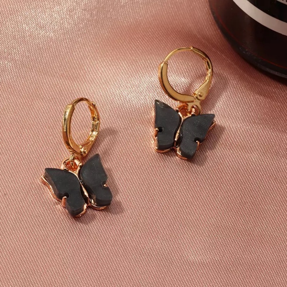 ✨Dangling Butterfly Earrings✨
